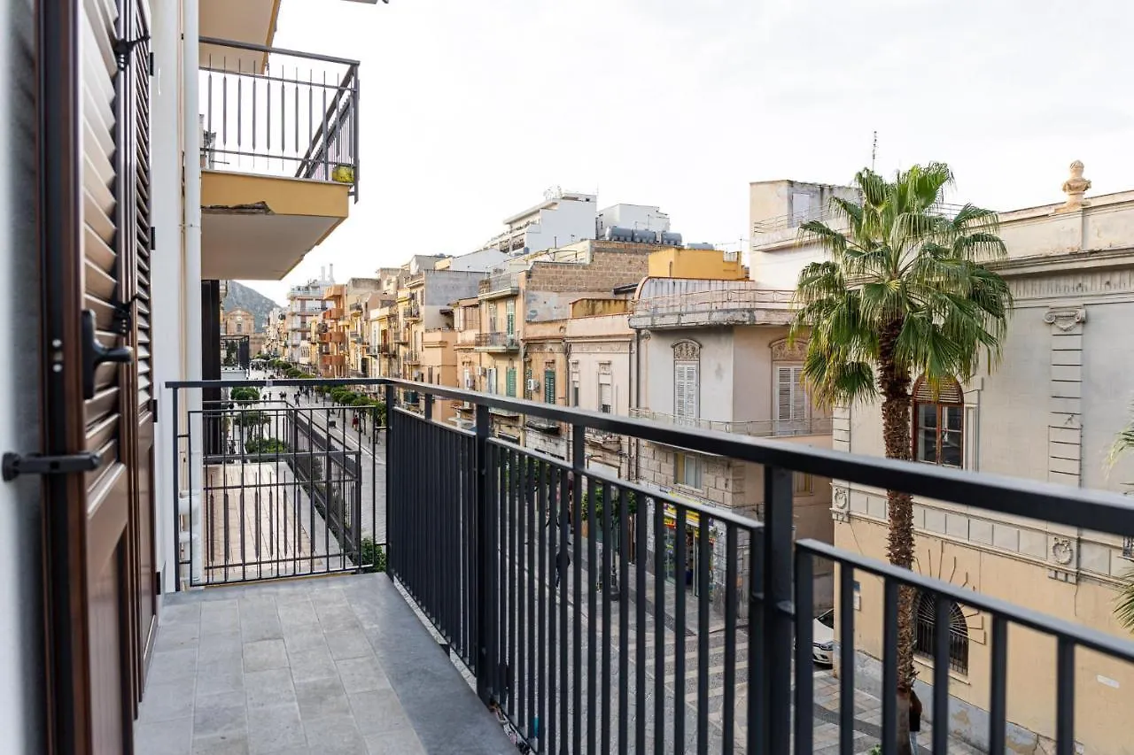 Casa Vacanze del Corso Bagheria Bed & Breakfast